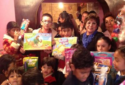 Entrega Juguetes en Tultitl&aacute;n Lucia Jaramillo